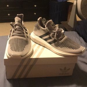 Size 10.5 Light Granite Adidas Swift Run